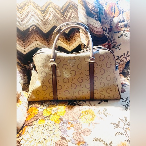 NWOT Guess Signature X-Large Overnight Bag - Picture 1 of 9
